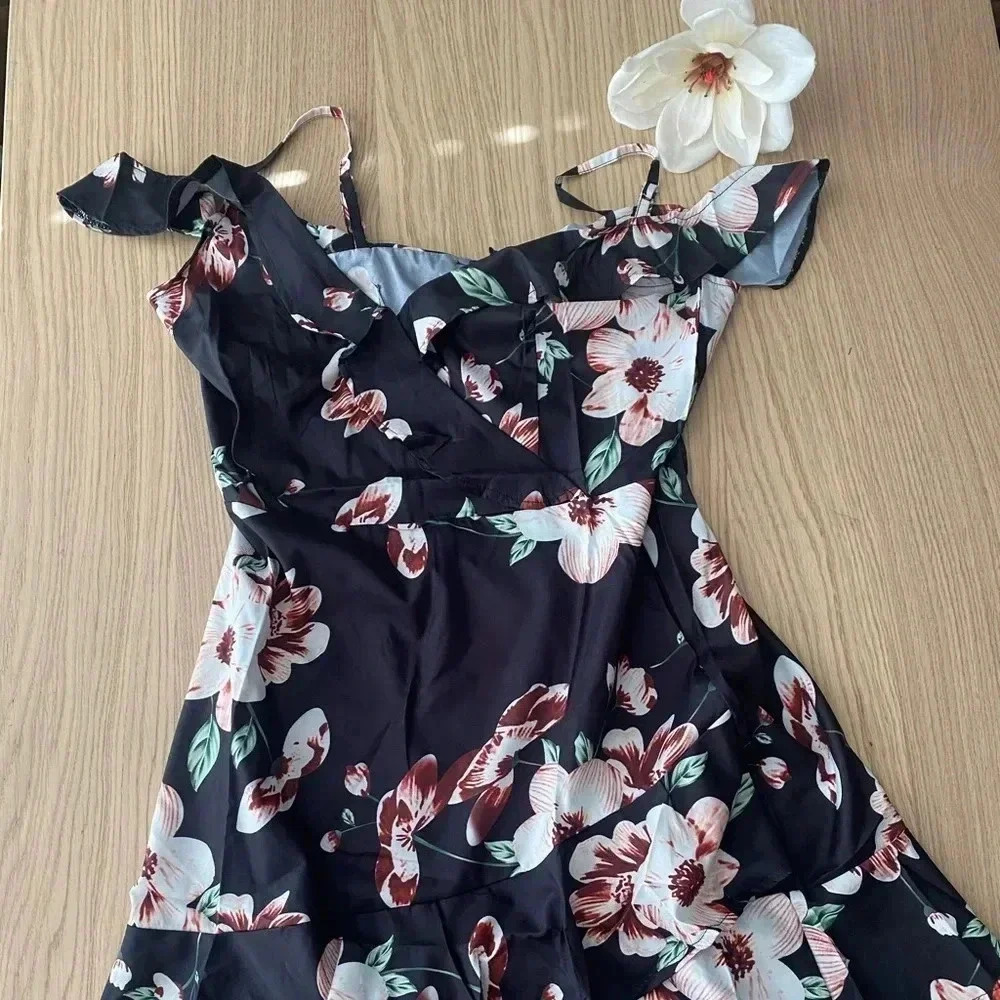 🆕Floral Ruffled Spaghetti Strap Mini Dress L🆕 - Picture 5 of 9